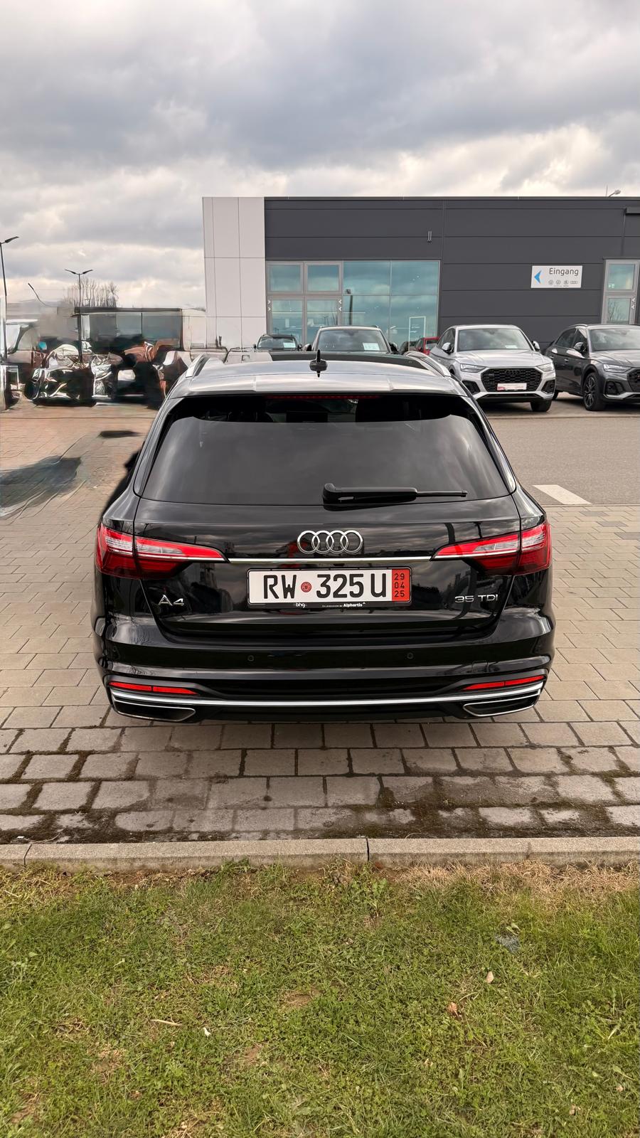 Audi A4 Avant 35 TFSI nera del 2022