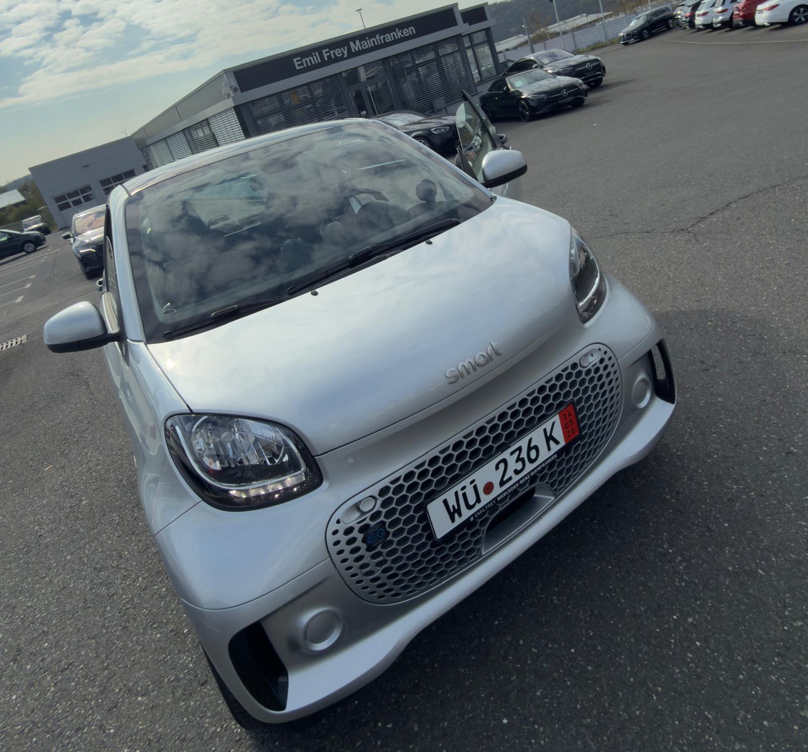 Smart EQ Coupé argento del 2021